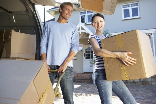 Local Kingscross packing team organizing a smooth move